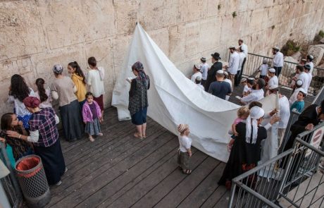 מתחברים אל לב האומה- תפילות ברחבה הדרומית של הכותל המערבי