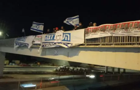 עשרות אלפים השתתפו במחאה במאה צמתים ברחבי הארץ