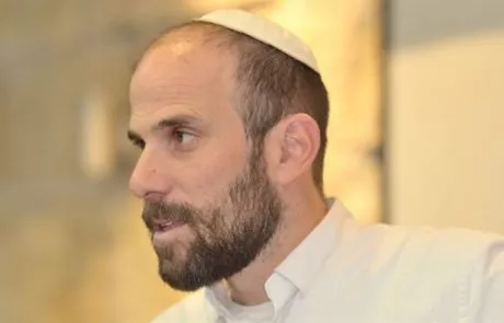 זהירות, ציבור לפניך! / הרב יוסי מירון