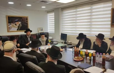 כינוס חירום ברבנות הראשית : "גיור רק כהלכה ובכפיפות לרבנות הראשית"